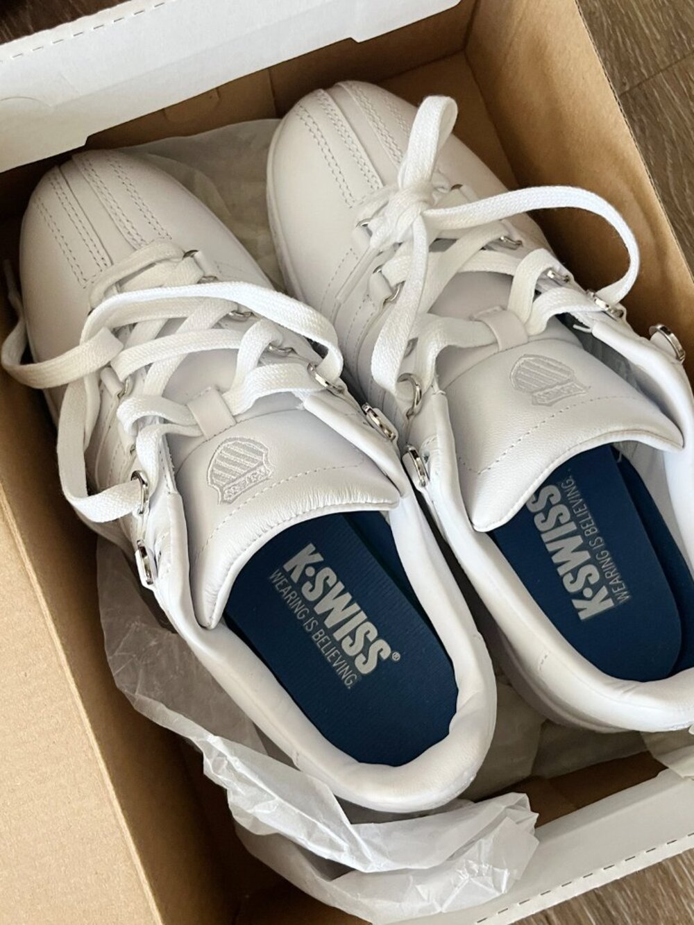 NEW K-Swiss Classic White Sneakers SZ7 - Picture 2 of 4
